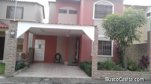 SE ALQUILA CASA AMUEBLADA LISTA PARA SER ALQUILADA
