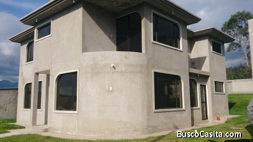 Venta de Casa Independiente en urb Privada de Guayllabamba.Quito