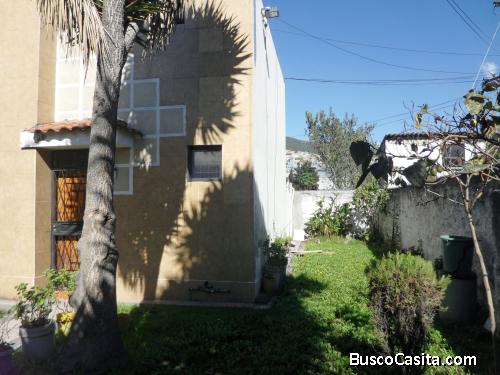 casa de 92 mt2, 4 dormitorios, (Solanda-Quito)