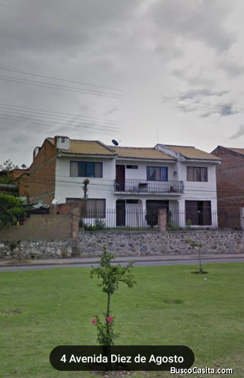 Casas con terreno 876 mts en avenida 10 de agosto 
