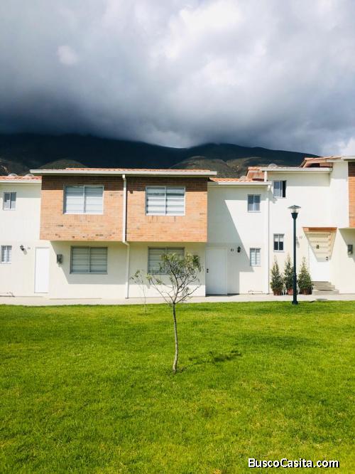 CASA NUEVAEN CONJUNTO PRIVADO DE RENTA AV. MANUEL CORDOVA GALARZA
