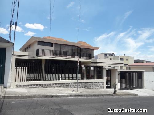 VENTA DE CASA  GRANDE AL NORTE DE QUITO