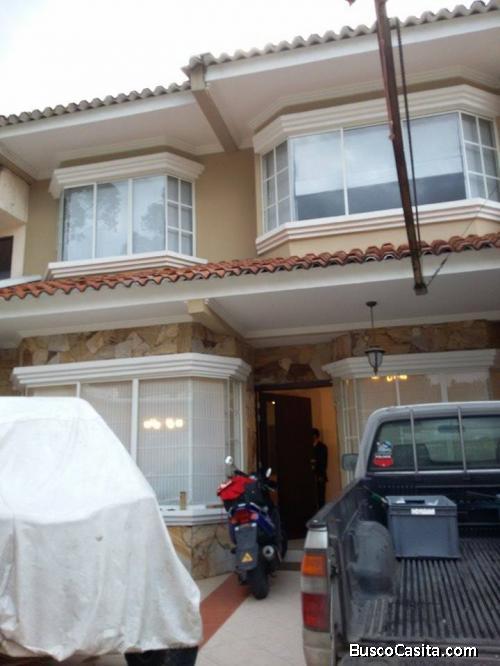 AMPLIA Y ELEGANTE VILLA EN NARANCAY SECTOR GRAN AKI (CONTROL SUR)