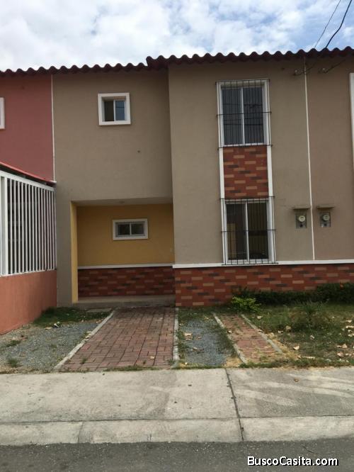 Hermosa casa en Marbella, Mucho Lote 2, dos dormitorios, 2 baños, NEGOCIABLE. INcluye alícuota