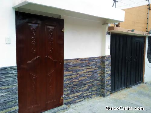 SE VENDE CASA 260M² 6 HAB / 5 BAÑOS / 1 LOCAL ANEXO / AV REAL AUDIENCIA QUITO NORTE