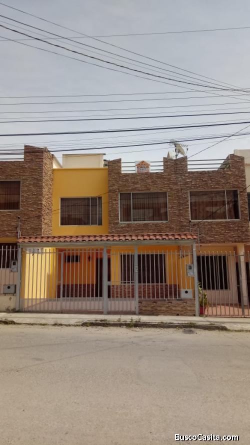 SE VENDE HERMOSA CASA EN LA DANIEL ALVAREZ. 