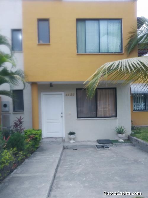 Vendo casa en la ciudad de Manta-Manabi cdla Las campiñas