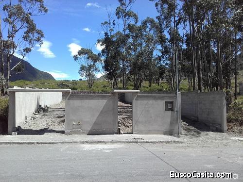 Terreno La Marca, con cerramiento y plano, 490m2, a 3 minutos de la Mitad del Mundo $44.000