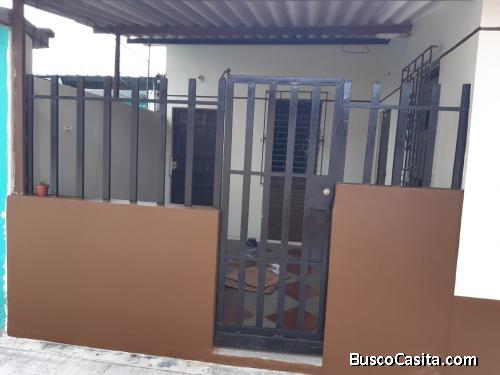 Casa con 2 departamentos en la 4 etapa de la alborada, atrás del albocentro 