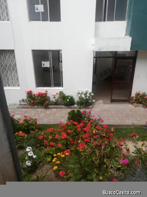 Casa en Conjunto Habitacional EN cALDERON en Ecuador
