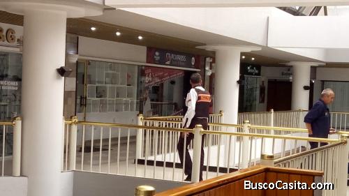 VENDO HERMOSO LOCAL COMERCIAL EN CENTRO COMERCIAL LA GALERIA 25M2 SHYRIS Y GASPAR DE VILLARROEL 