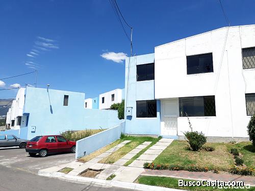 Casa Dos Hemisferios, sector Pusuqui, a 5 minutos del Condado Shopping $350 Inf: 0997592747