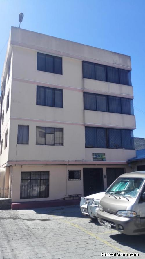 Dos pisos y pequeño local más terraza