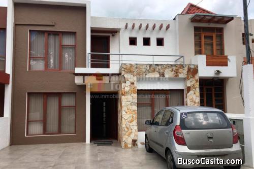 CASA DE VENTA EN CUENCA UBICADA EN LA CALLE ROMA