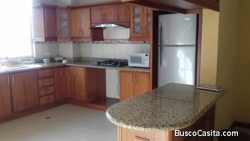 DEPARTAMENTO AMUEBLADO, EN IBARRA, UBICADO EN LA GABRIELA MISTRAL Y MARIANO A COSTA. CERCA DE LOS PR