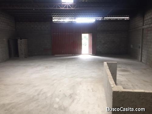 Galpòn de 400m2 y nave de 1000m2 en Carigan sector Bolacachi, de arriendo o venta