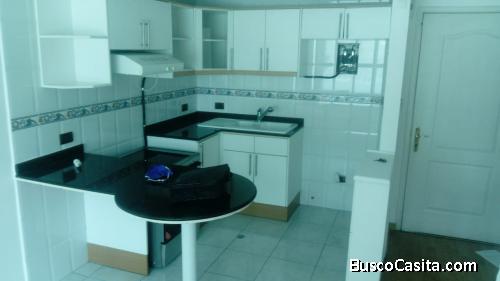 Arriendo suite de una habitación pequeña y estacionamiento 