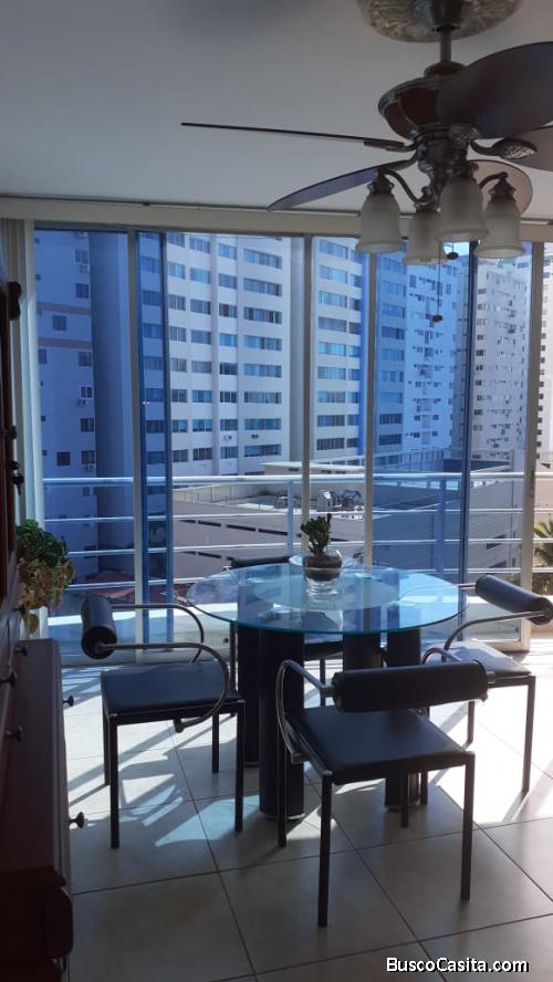 EN VENTA  DEPARTAMENTO CON VISTA A LA PLAYA EN CONDOMINIO.