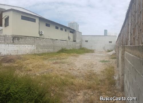 EN VENTA TERRENO DE 250M2 A 4 CALLES DE LA  PLAYA, SALINAS