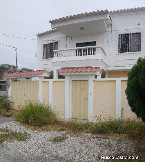 EN ALQUILER AMPLIA CASA DE DOS PISOS CON 4 DORMITORIOS SECTOR LAS DUNAS