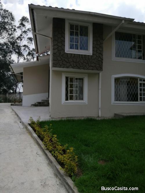 Hermosa casa puente 2 vía a los Chillos