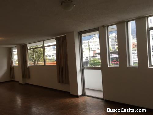 AMPLIO DPTO CON BALCON EN LA 10 DE AGOSTO SECTOR LA “Y” 150m2