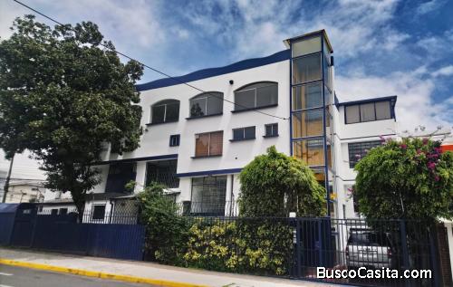Alquiler o Venta. Excelente Casa/Edificio Comercial Esquinera.