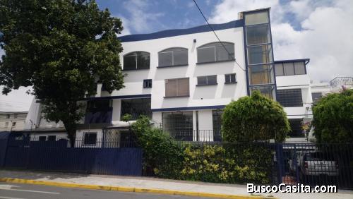 Alquiler o Venta. Excelente Casa/Edificio Comercial Esquinera.