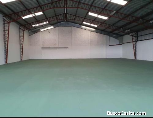 Bodega en el norte de Quito