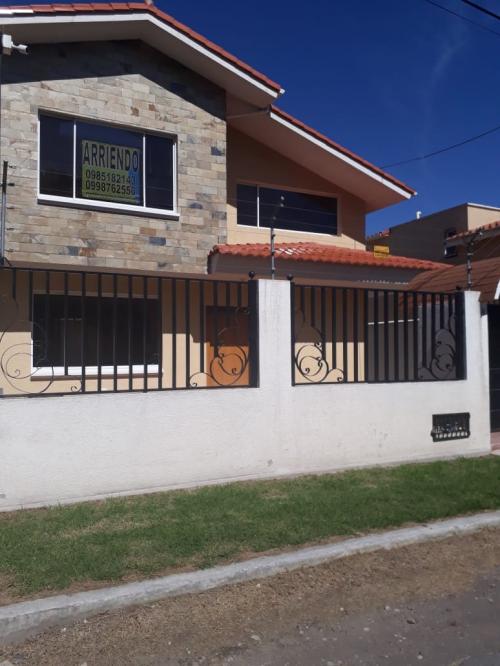 ARRIENDO, Via al Tingo, casa de 3 cómodos dormitorios, sala, 2 patios, garage 