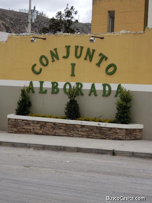 Arriendo hermosa casa grande en conjunto alborada 1.