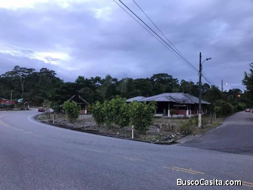 Paradero grande en toda la calle principal