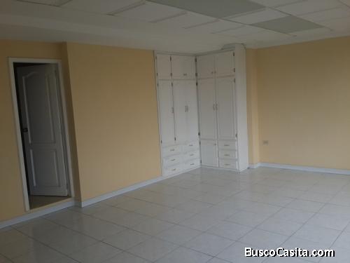 OFICINA DE REMATE EN EL CENTRO DE LOJA