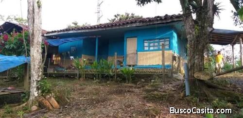 Se vende una casa con finca