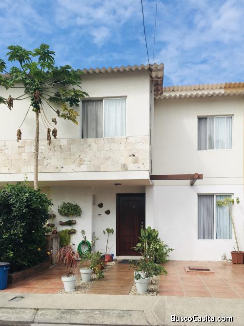 Se vende casa 2 pisos en urb. privada cerca del c.c. el dorado (via a salitre - la aurora)