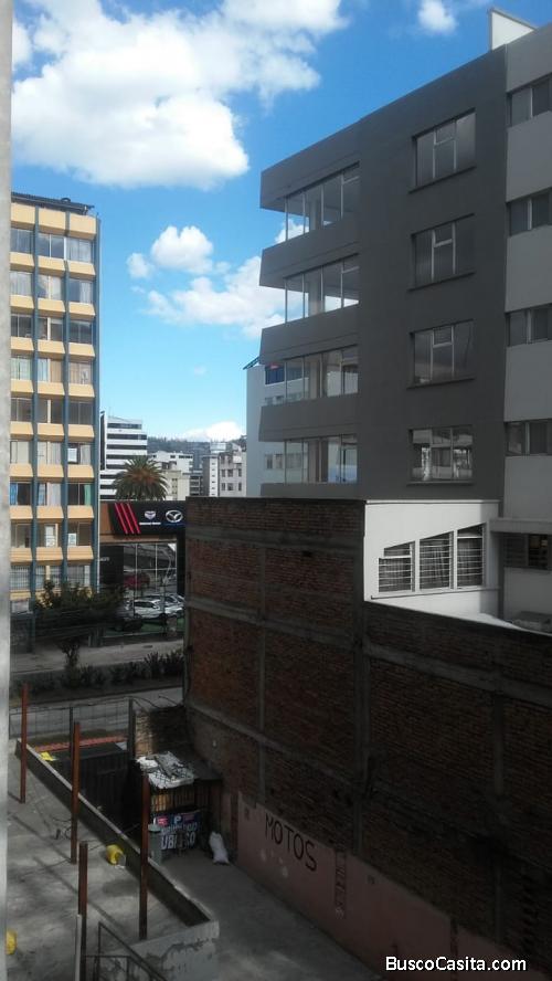 RENTO SUIT CERCA DE UNIVERSIDADES EN AV. 10 DE AGOSTO