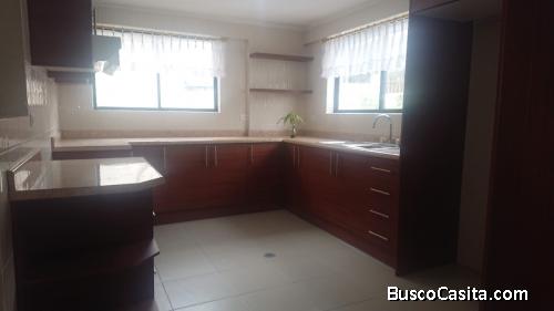 ALQUILER EN CUMBAYA DEPARTAMENTO TRES DORMITORIOS