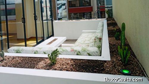 RENTO MODERNO Y LUMINOSO DEPARTAMENTO CON LOUNGE Y TERRAZA PRIVADA CON DISEÑO DE JARDINERIA