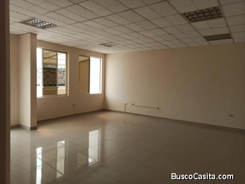 VENDO LINDA OFICINA SECTOR COMERCIAL DE IBARRA