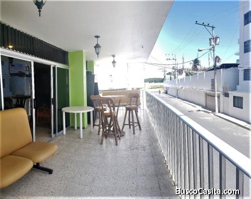 En Alquiler Departamento con Vista Lateral a La Playa, Sector Las Palmeras