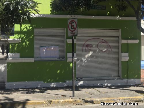Arriendo amplio local comercial en zona céntrica de la capital