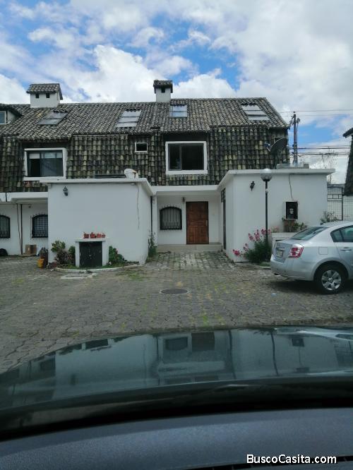 Arriendo casa en la AV Granados en medio de las dos universidades UDLA