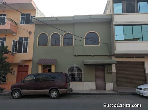 Casa de 2 pisos centro de la ciudad