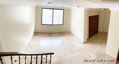 Linda Casa en Garzota 197.7 m2 , 2 pisos y 4 habitaciones