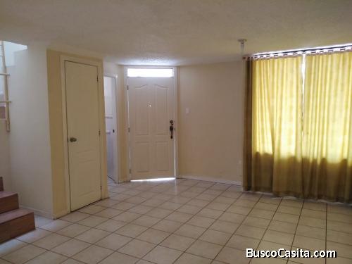 Se arrienda casa, sector Calderon  3 habitaciones    2 1/2 baños  1 parqueadero