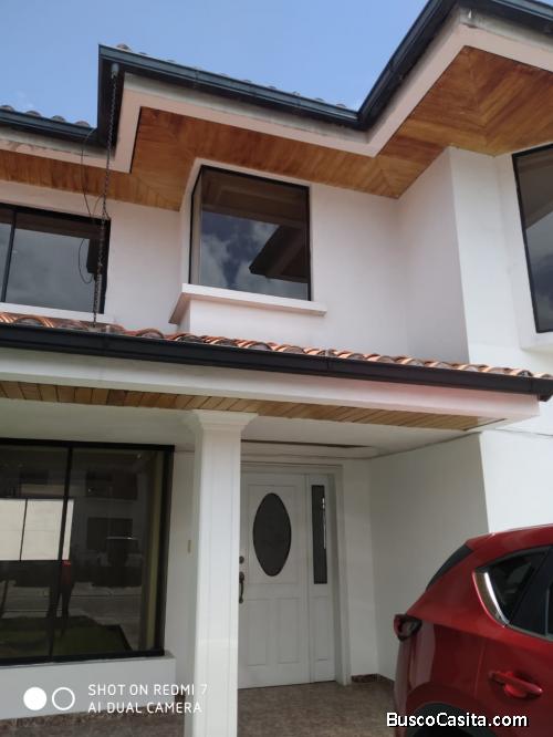 Bonita casa en el Valle de Los Chillos