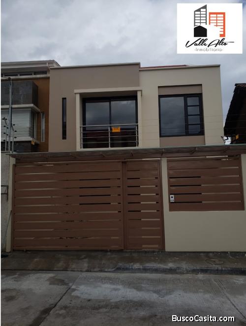 CASA POR ESTRENAR EN ZONA URBANA DE CUENCA