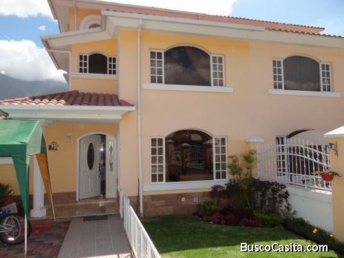 Hermosa casa de venta. Oportunidad por viaje. Sector La Pampa. Club de LDU