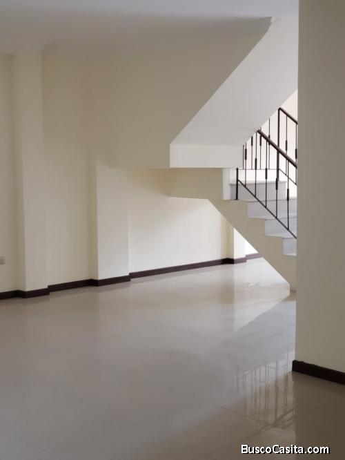 VENDO CASA 4 DORMITORIOS URBANIZACION VILLA CLUB ESTRENO 