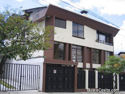 Arriendo amplia casa para oficinas o viviendas